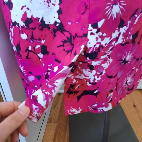 Beautiful fully-lined dress - Picture 4 of 6